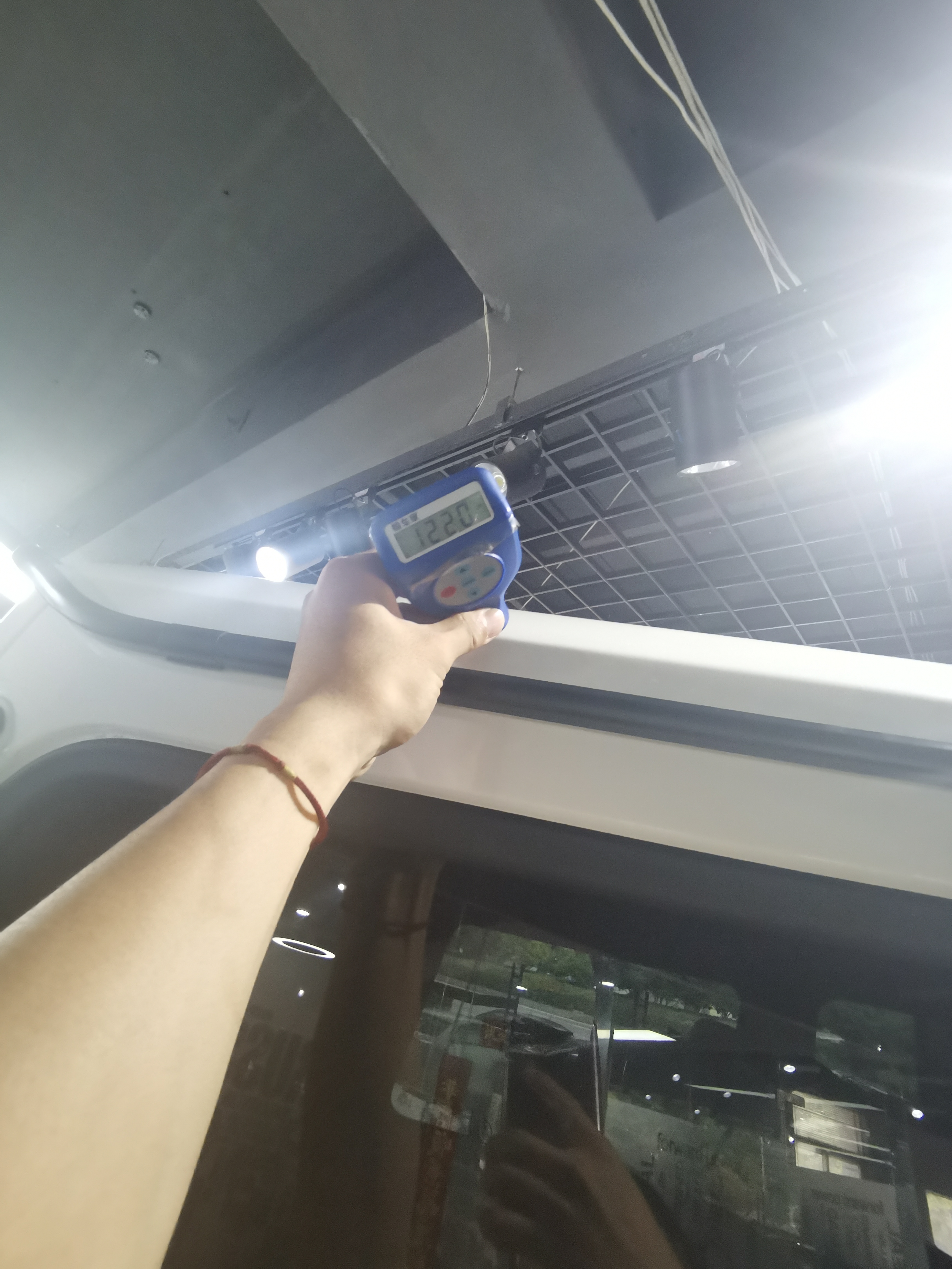 5年的奔驰C260还会贬值多少,十多年的奔驰g值得买吗