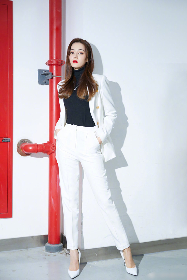 李嘉欣穿白色裤子漂亮极了,李嘉欣港风穿着