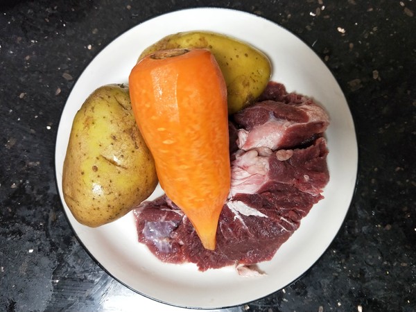 手把手教你家常版炖土豆,兔子肉炖土豆怎么做才能软烂入味