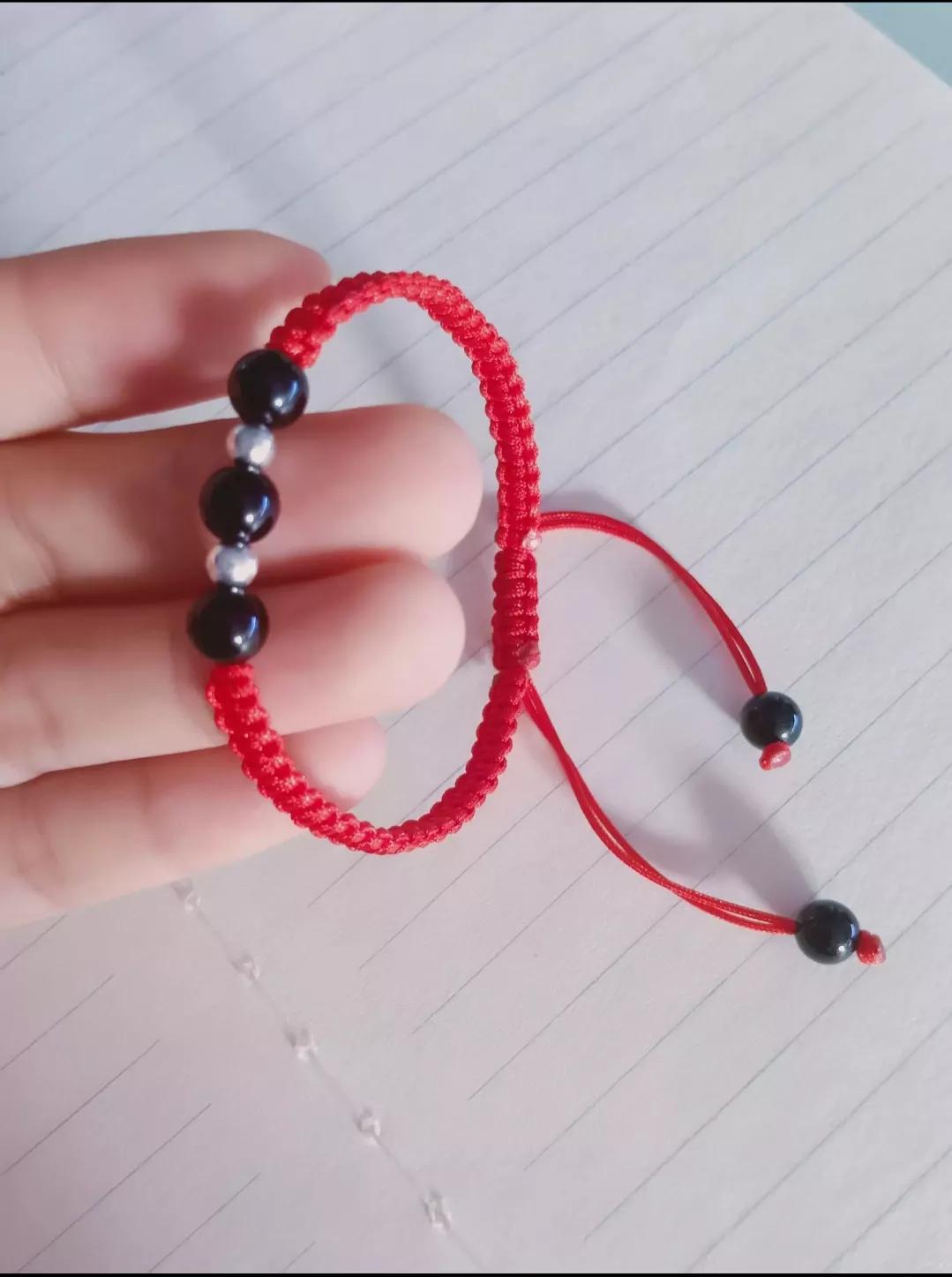 为什么红色能辟邪本命年穿红色,本命年不能穿红可以戴什么首饰