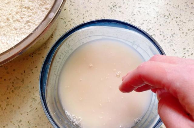 蒸馒头时酵母放多了会怎样,蒸馒头时酵母里放入猪油