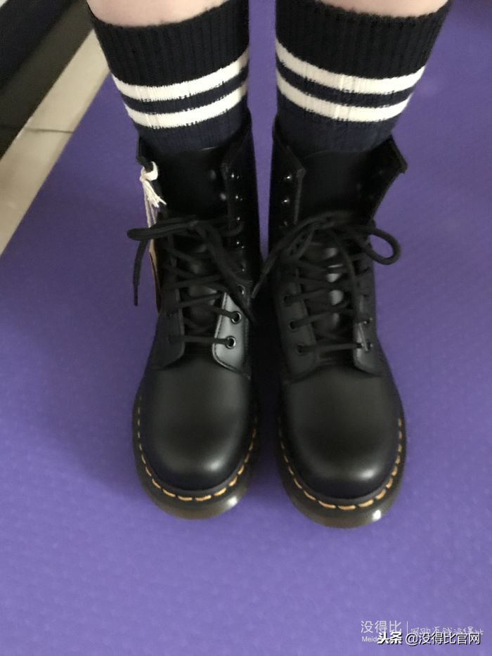 drmartens马丁靴冬季穿搭,drmartens马丁靴经典款搭配