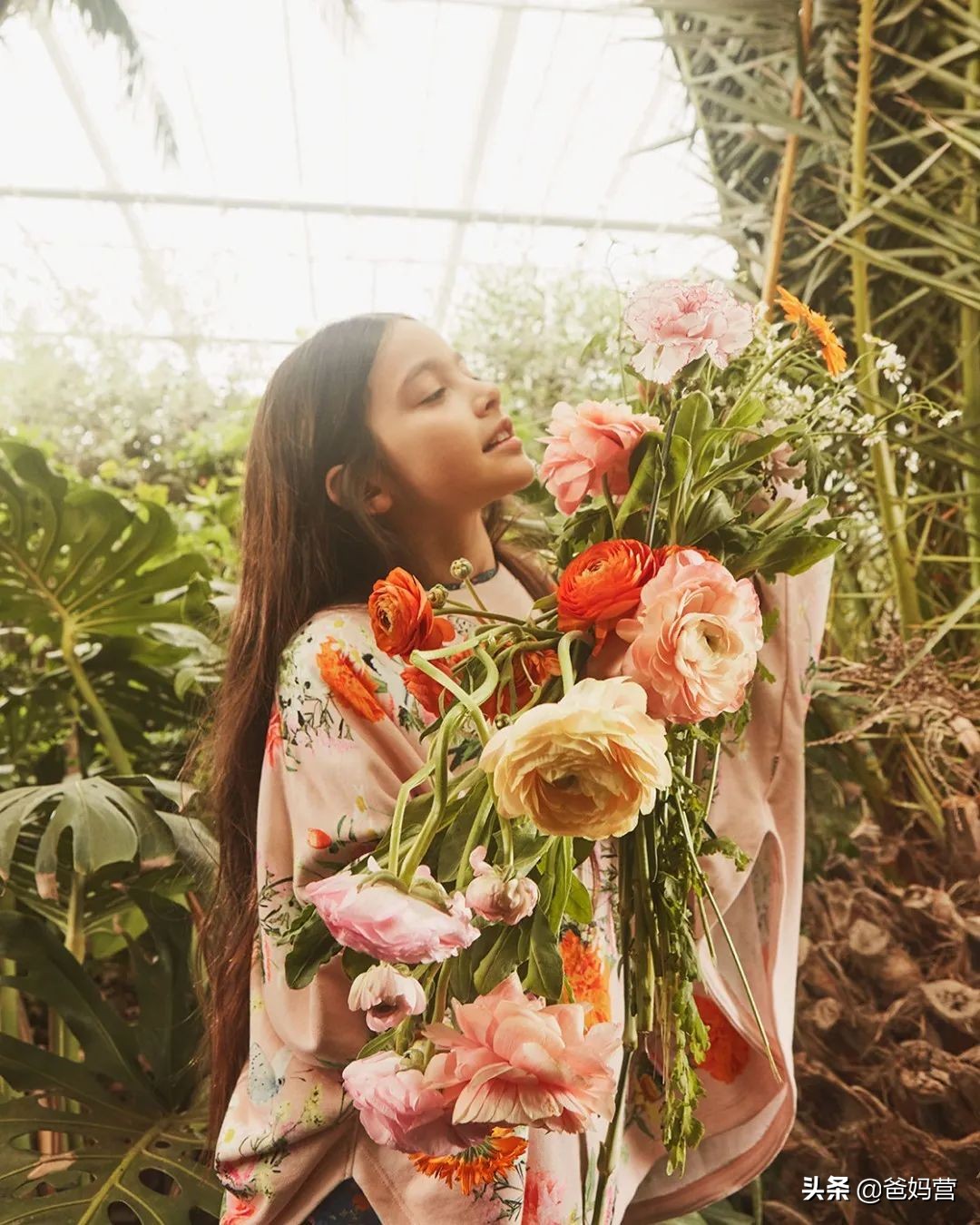 安吉丽娜朱莉有多爱她母亲,安吉丽娜朱莉爱小孩