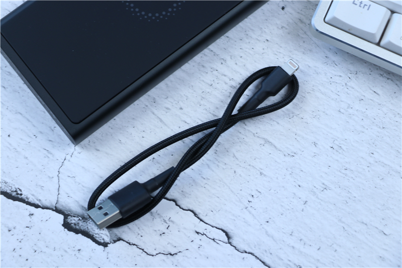 小米无线充电宝青春版和新款,紫米无线充电宝