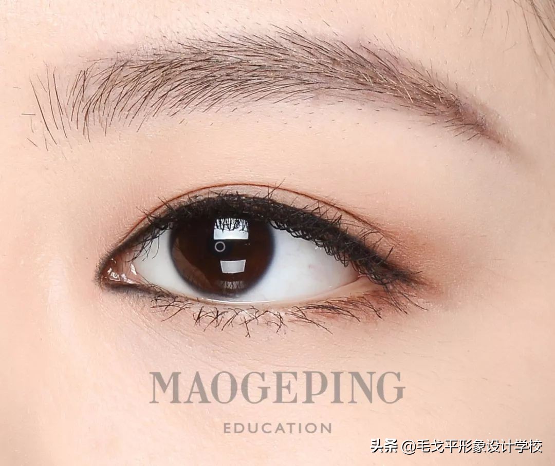 眼线一画就糊怎么解决,眼线一秒学会