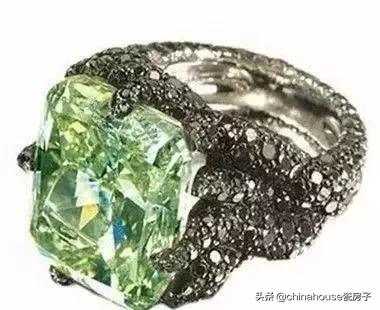 别琢磨怎么学郭碧婷秀钻戒了，在它面前“鸽子蛋”都会黯然失色！