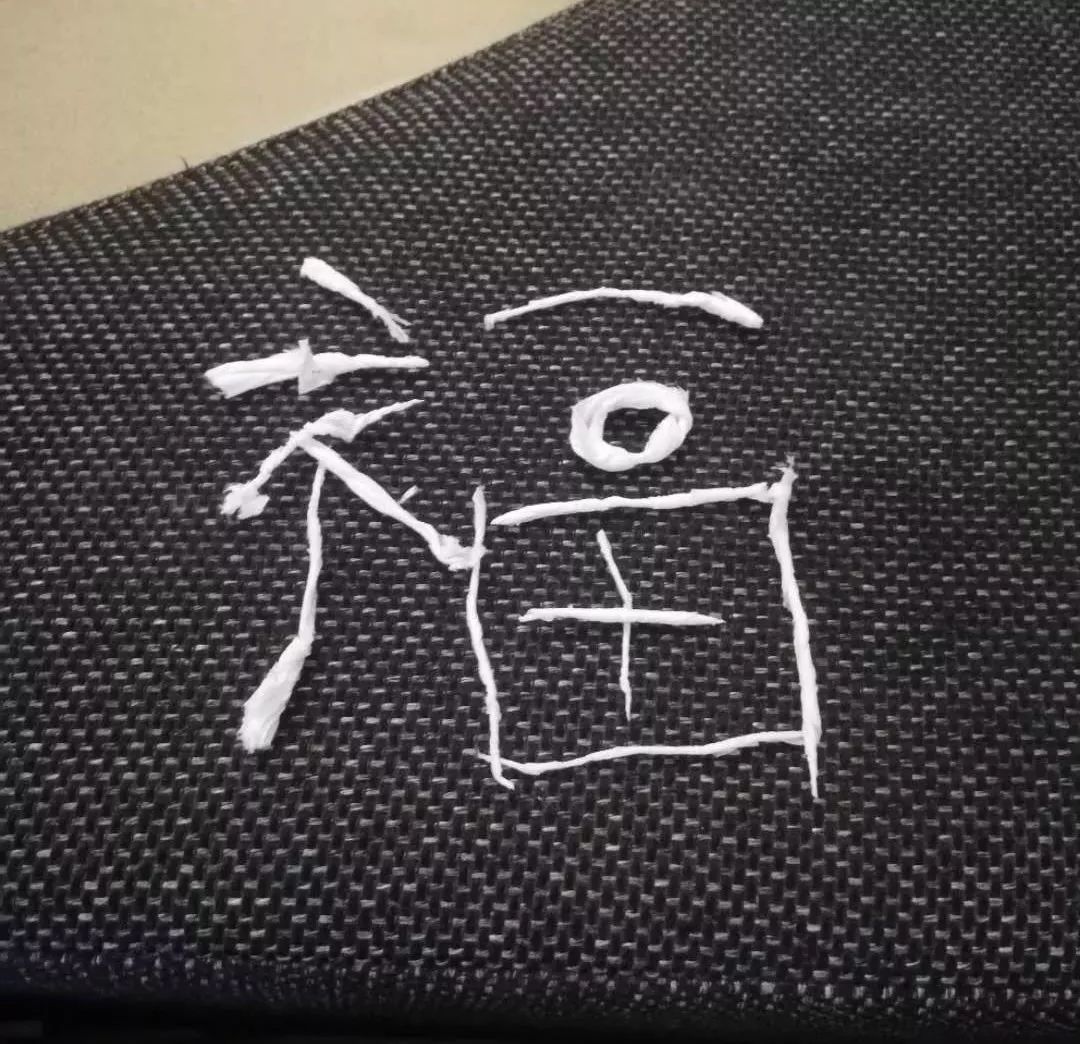 为了集五福,我用女朋友的口红写了个“福”字