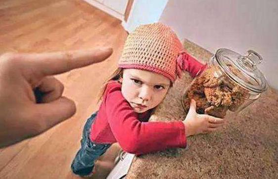 自己孩子犯错不要总给他找借口,孩子犯错不要只是数落