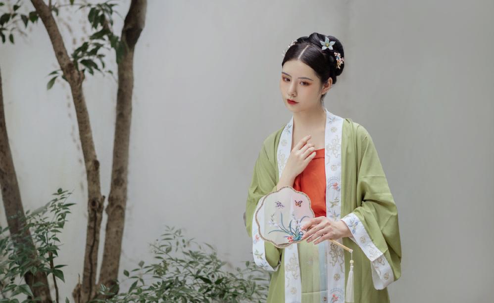 穿汉服拍结婚照有什么讲究吗,汉服结婚证件照头饰有什么要求吗