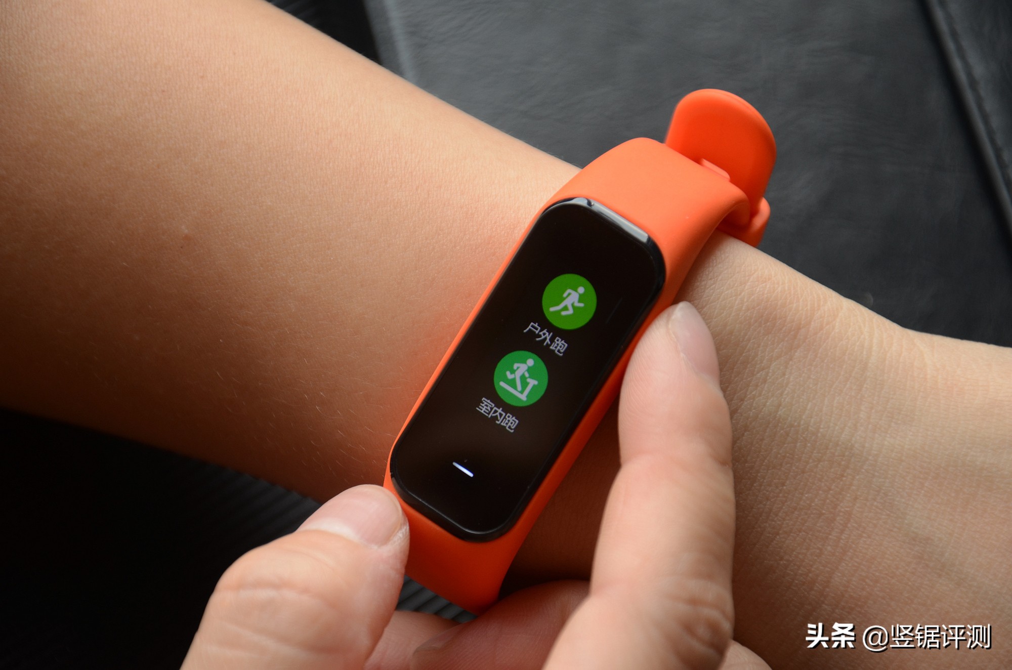 黑加手环1s和1有什么区别,黑加手环添加异形门卡