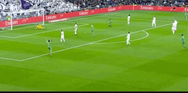 加盟皇马5年后,21岁租将轰伯纳乌首球,攻破的却是皇马的球门