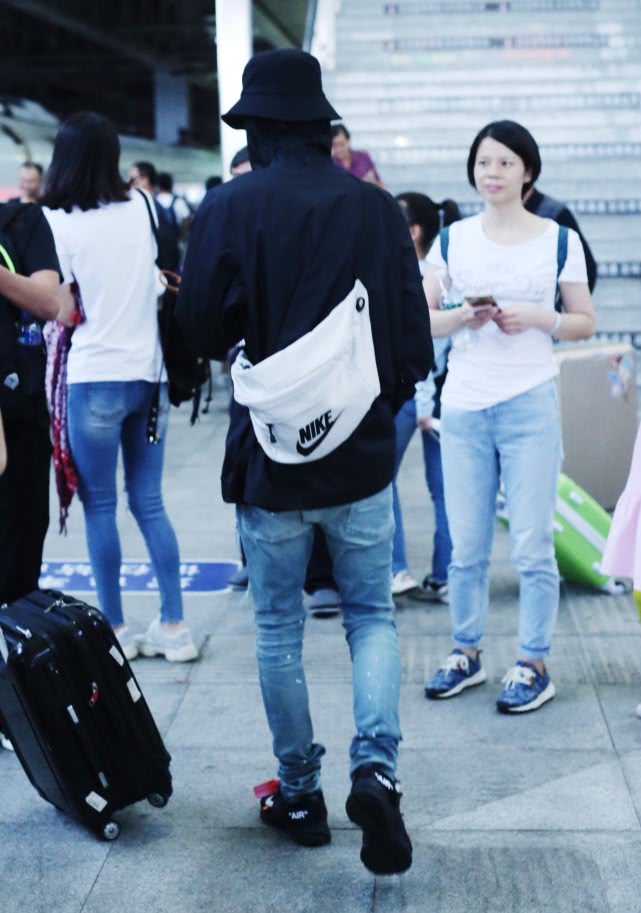 nike王一博穿搭,王一博nike加小香风穿搭