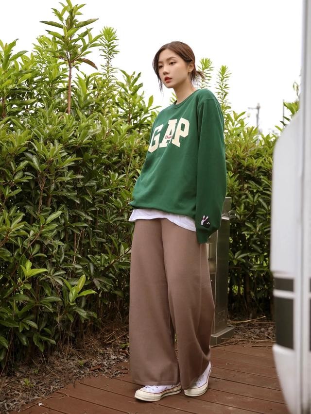 为什么穿卫衣还显胖,为什么你穿卫衣脸大脖子短