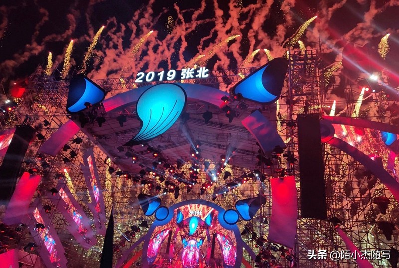 薛之谦张北草原音乐节怪咖完整版,薛之谦北京麦田音乐节唱了几首歌