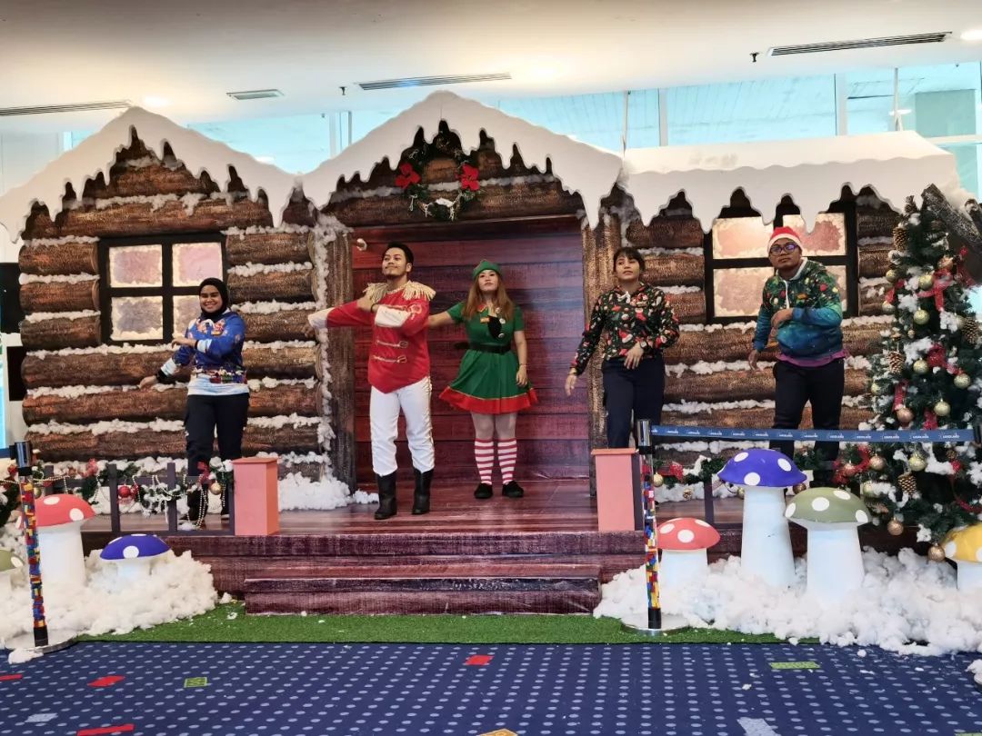 整个房间全拼上乐高是什么感受,现实中的乐高世界