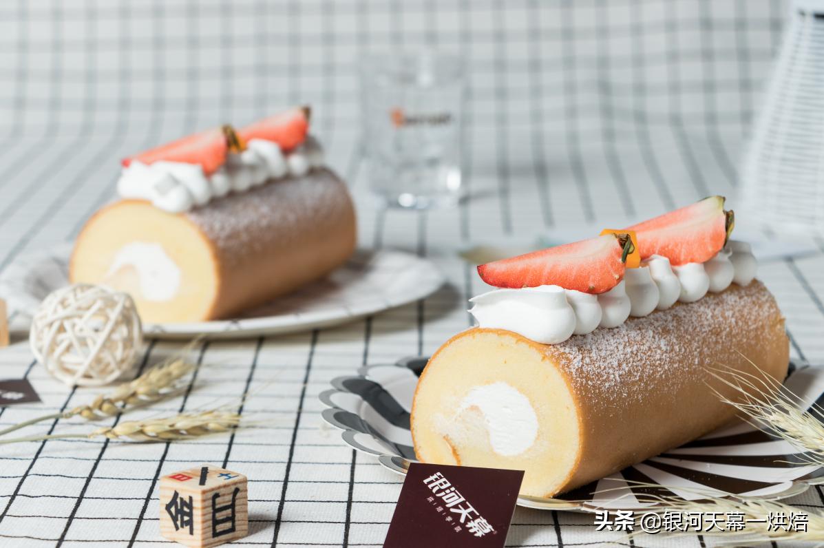 银河天幕蛋糕培训学校教你蛋糕卷零失败的秘诀