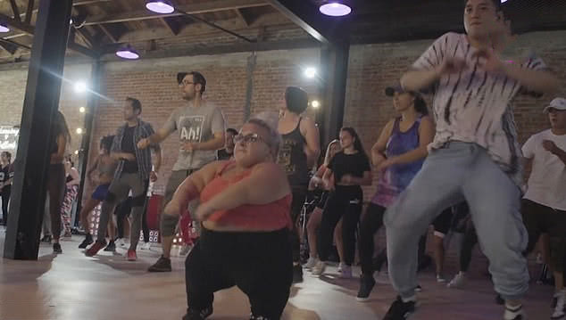 19岁侏儒身高仅1米,最美1米3侏儒症女