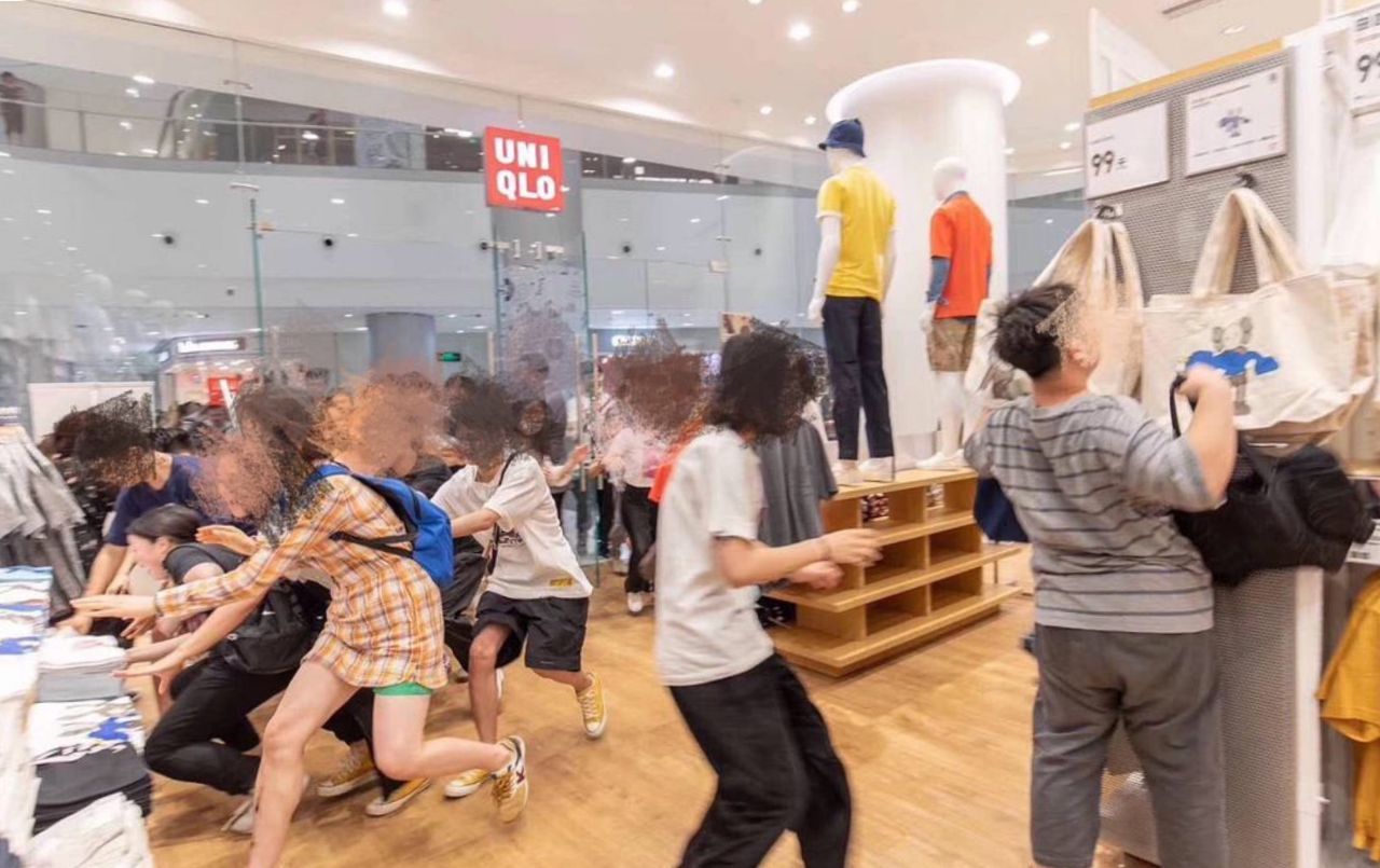 杨幂李宇春出席波司登上海发布会,杨幂和李宇春参加波司登