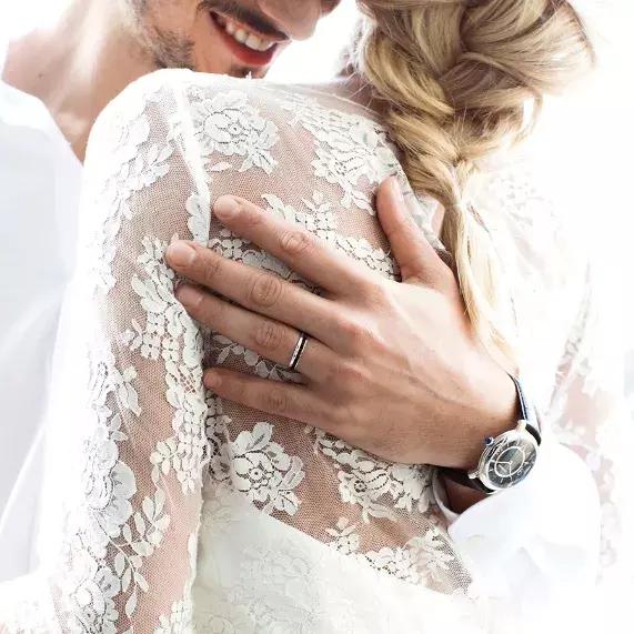 求婚戒指和婚礼戒指一样吗,求婚戒指比结婚戒指贵