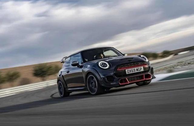 可萌可暴躁的MINIJCW,这款代步卡丁车,它到底怎么样