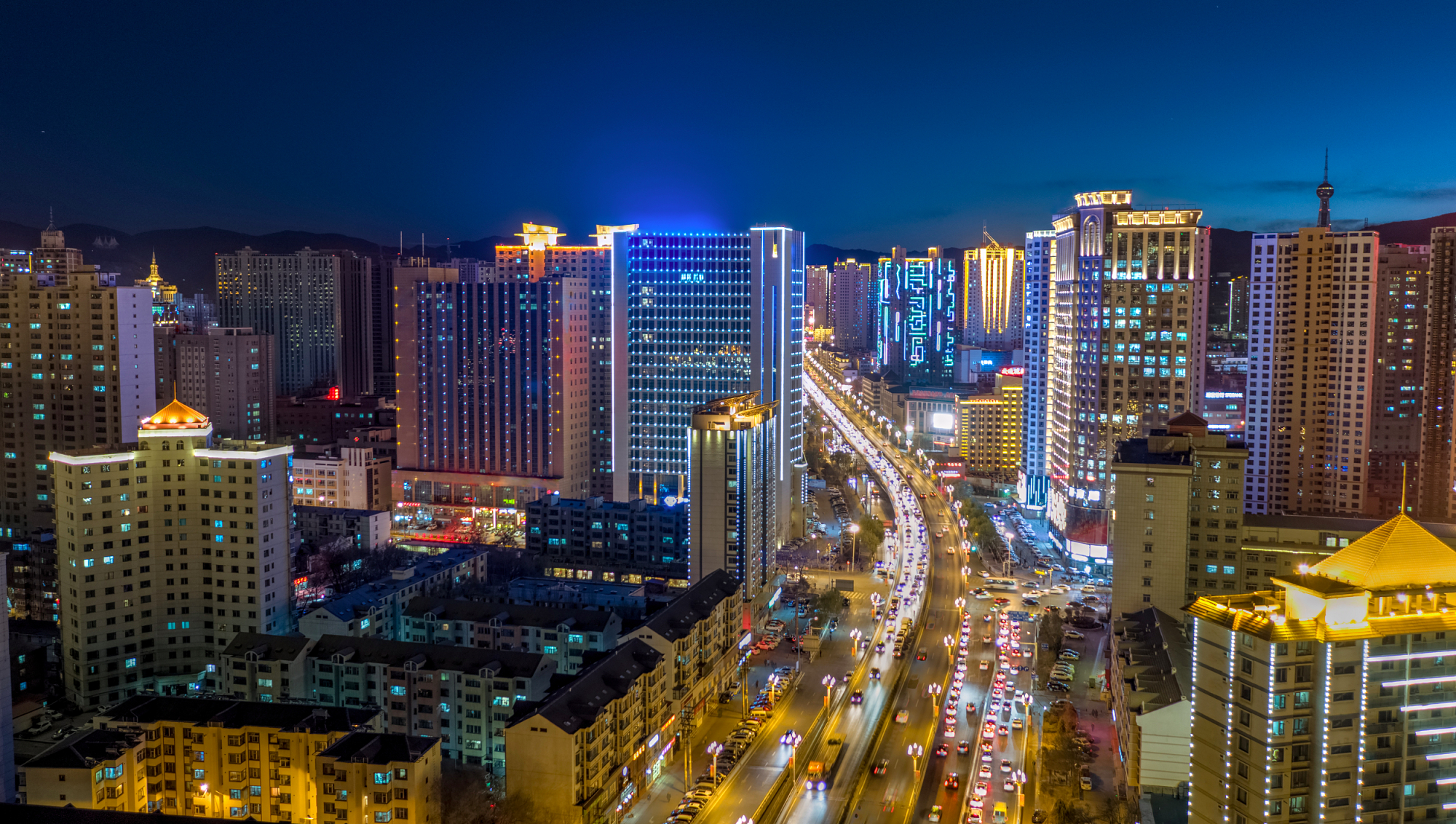 西宁的房价和物价高不高,生活在西宁一个月2000元够吗