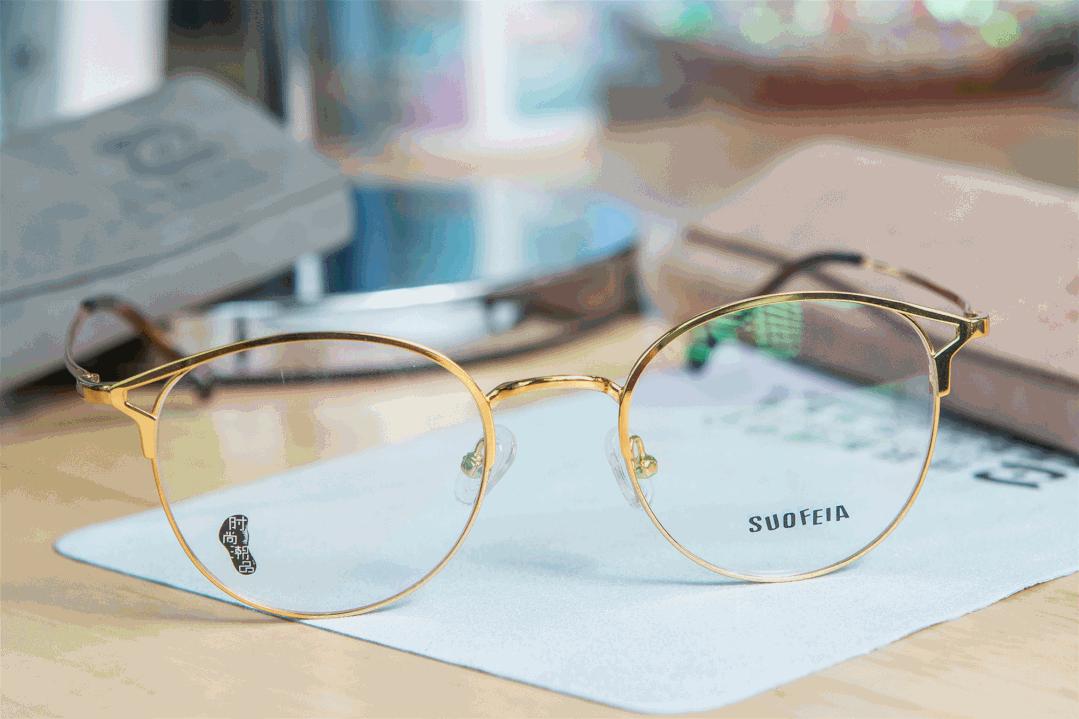 蔡司依视路眼镜店一般打几折,眼镜店蔡司依视路几折