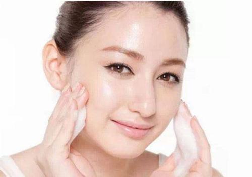 t区鼻子容易出油该怎么解决,鼻子两侧冒油是怎么回事