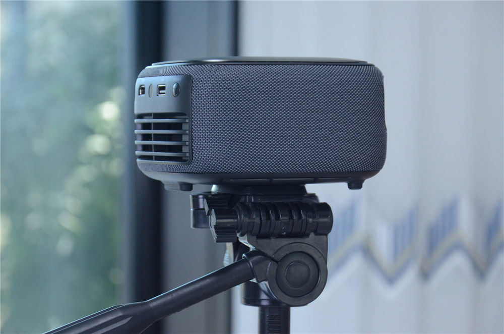 把家用投影仪放到电影院里投影,微果投影仪家用