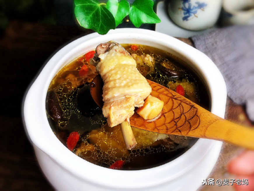 炖鸡汤怎么炖才汤鲜味美呢,炖鸡汤好喝不腻有什么诀窍