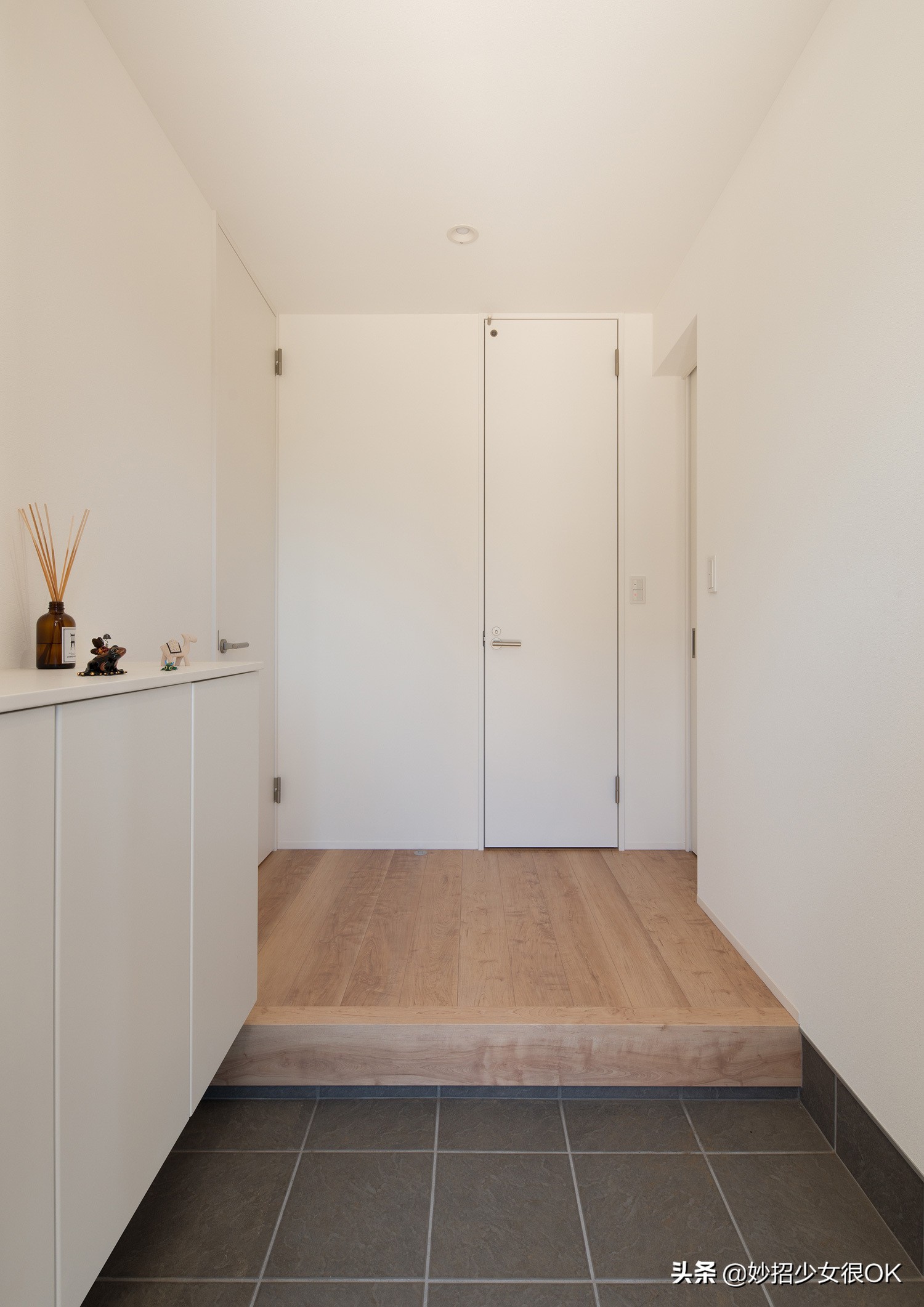 工人贴砖墙砖不平,贴地板砖工人有啥坏处