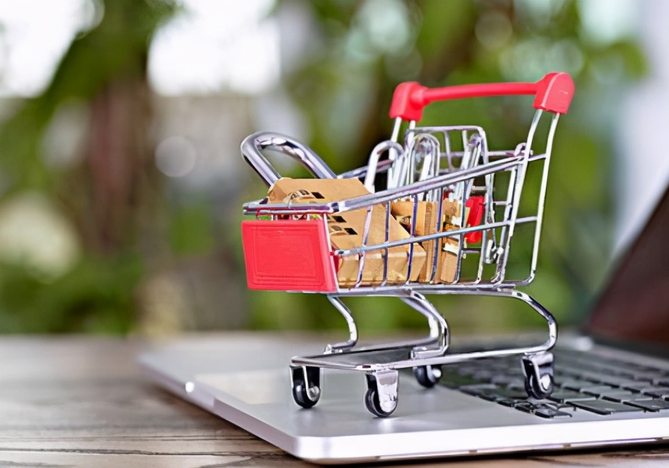 商场里几十元的衣服能买吗,商场买了衣服发现网上更便宜