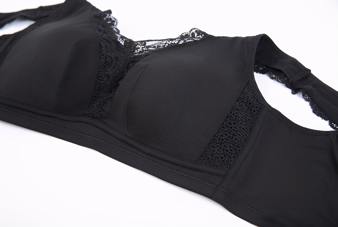 胸部太大睡觉不舒服怎么办,45岁女人胸部感觉有一点点不舒服