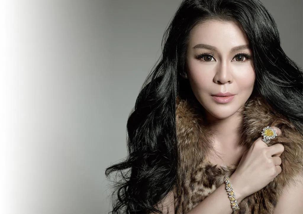 关之琳年轻爱珠宝,香港女星关之琳珠宝