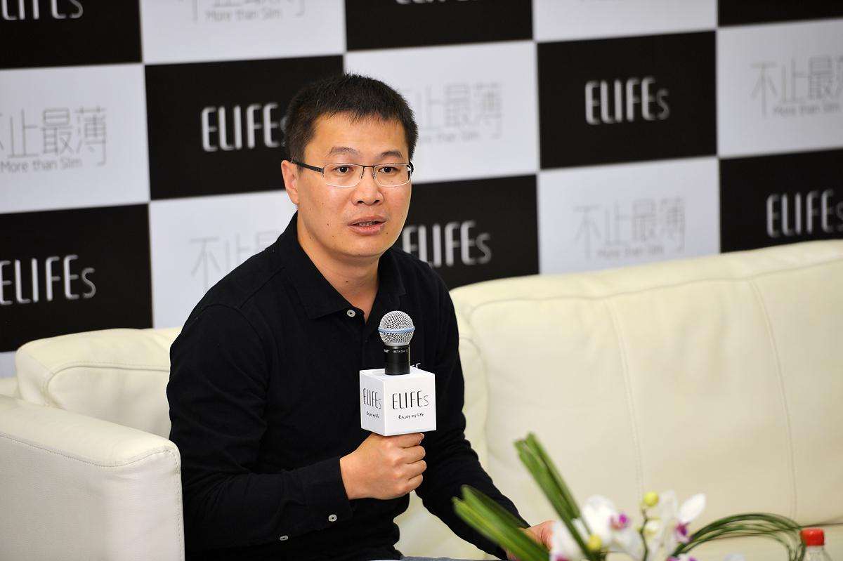 卢伟冰怒怼余承东完整版,卢伟冰回应红米k30pro太重