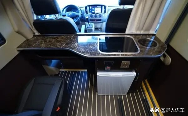 一种车型两种布局同样的平民价御风长轴房车顺侣,给你全新体验