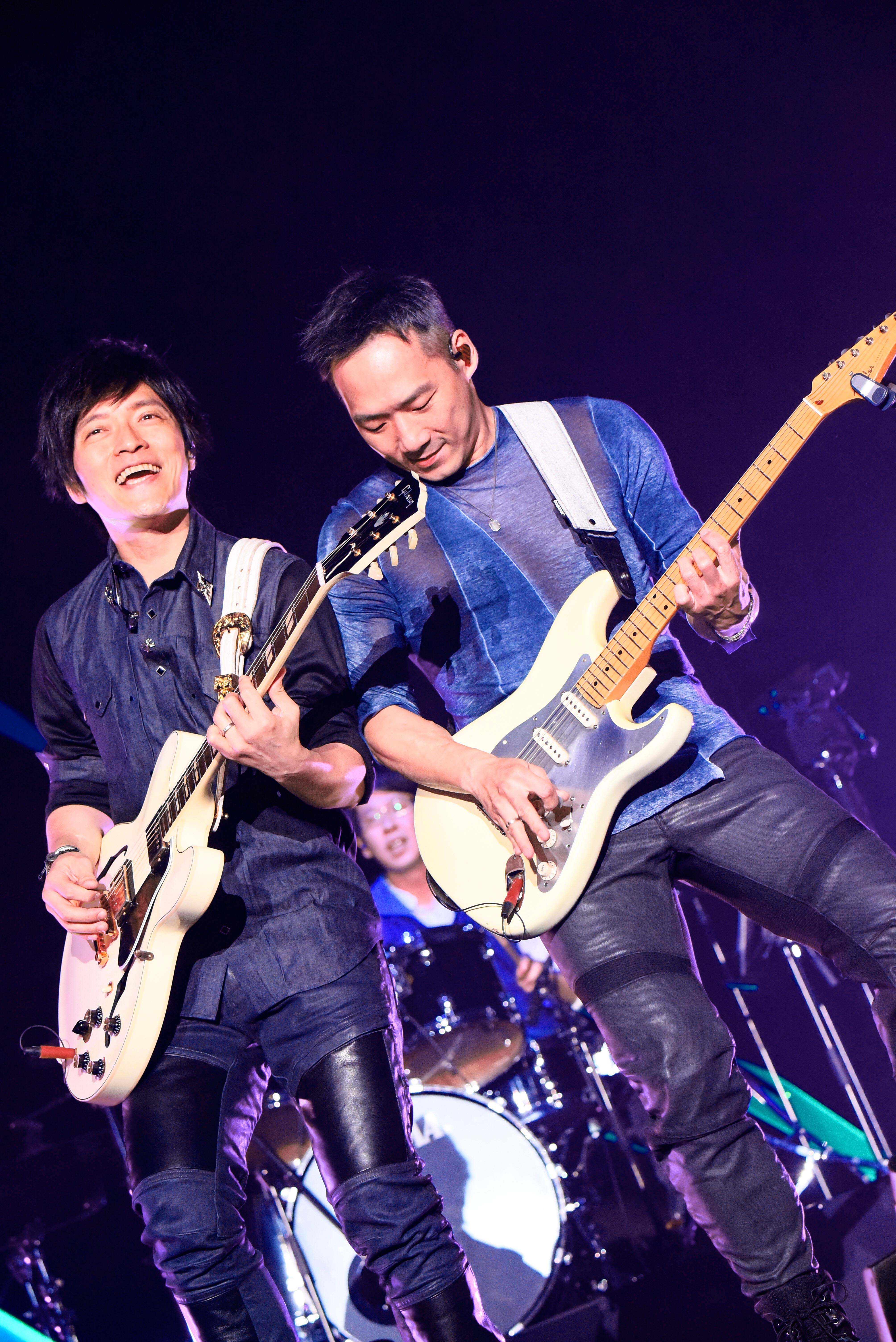 *月天五**出道20周年回归初心蓝色三部曲重温青春期的*月天五**