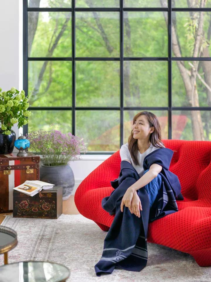 消失6年后,张静初单身生活首曝光!独居大House,与满屋破烂作伴