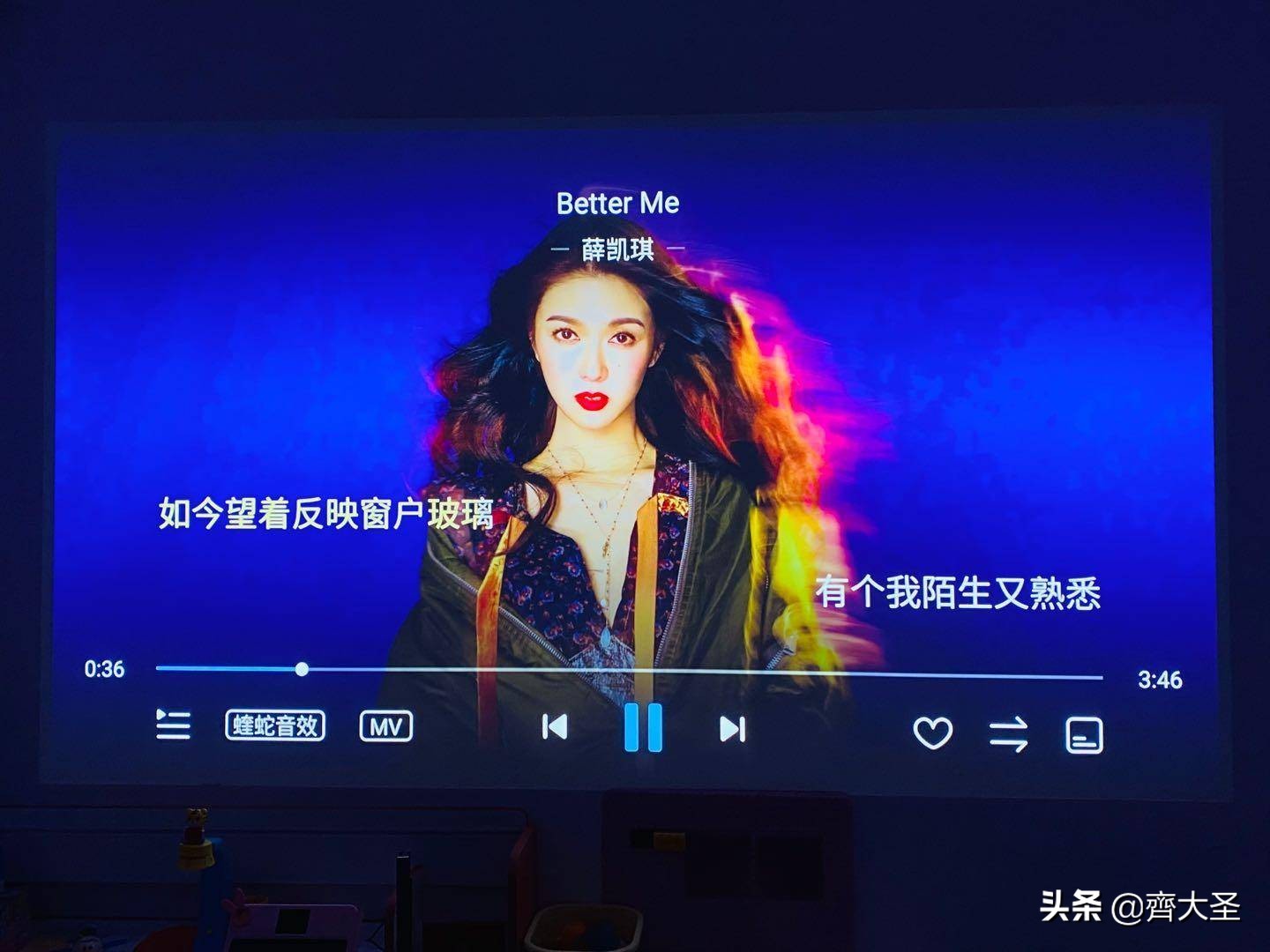 坚果j10投影仪可以看直播,坚果j10智能投影仪家用推荐