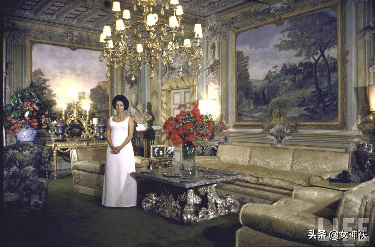 意大利国宝明星:性感不输梦露,演技碾压赫本,因婚姻被祖国驱逐