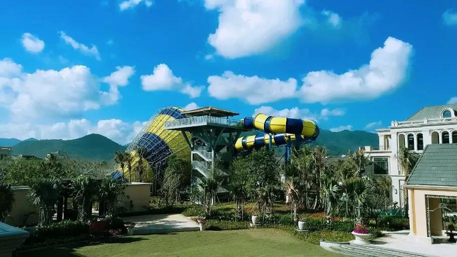 海南融创日月湾多少钱一平,融创日月湾星辰冲浪海景公寓