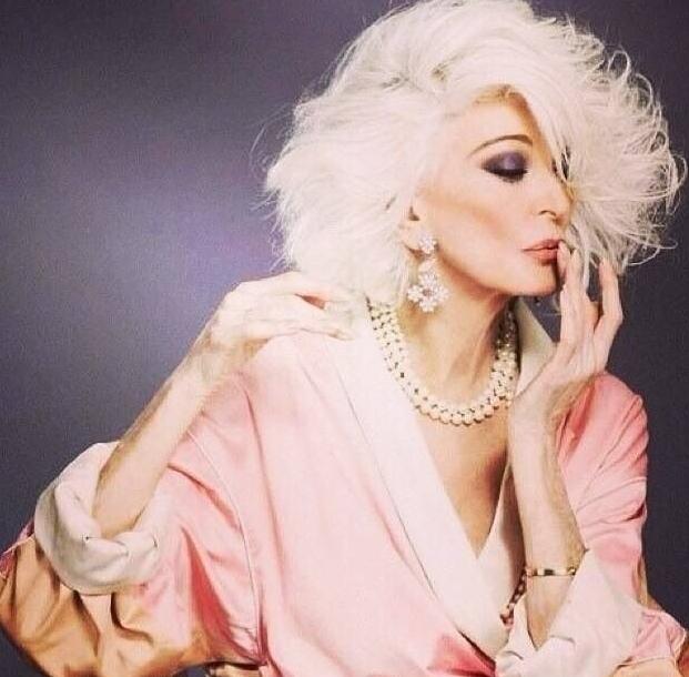 超模卡门：74岁痛失爱人还被好友骗到破产，86岁走秀依旧艳压群芳