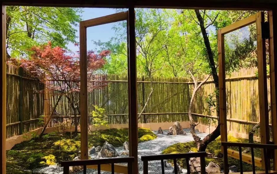 农村80后小两口,80后夫妻住进深山