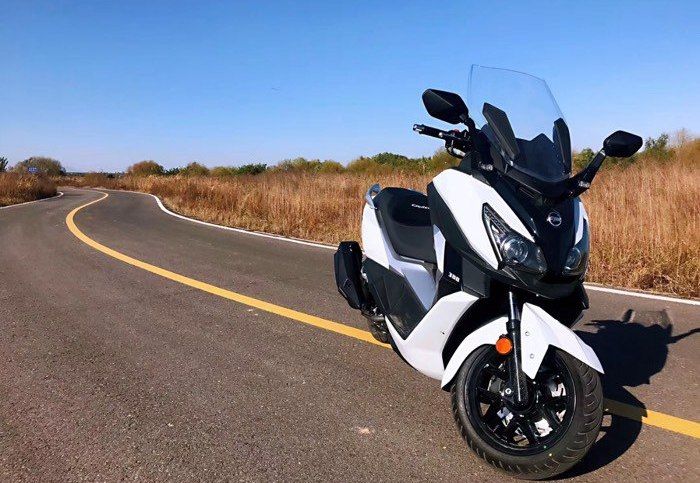 2021款三阳巡弋300阿尔法白色摩旅,三阳joymax-z300和巡弋300