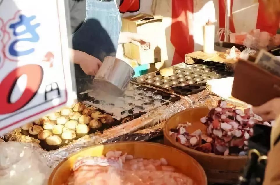 他的“三无”章鱼烧只卖给学生，却受到无数家长欢迎|日本·草津