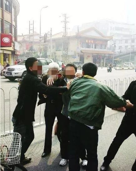 见义勇为打了人怎么处理,见义勇为把别人打伤了怎么办