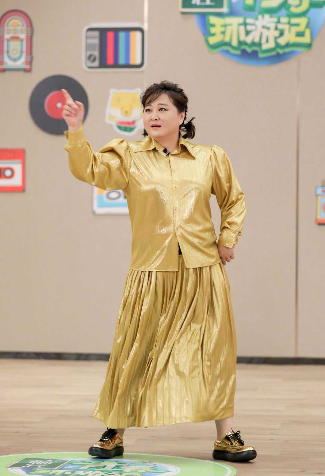 贾玲卫衣,贾玲瘦身后穿的蓝色卫衣