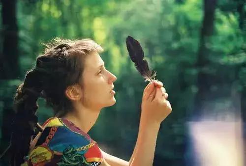 女人微信用什么网名吸引男人,女人用什么微信名吸引男生