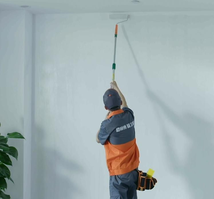 施工时候墙布分层了怎么办,墙布溢胶原因及处理