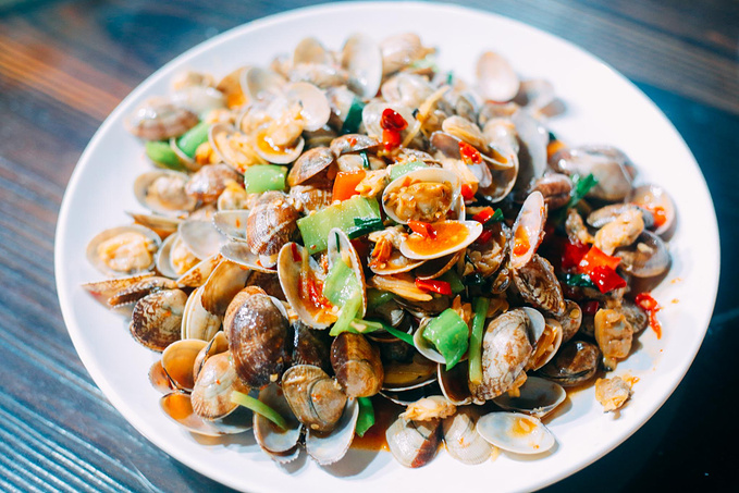 三亚本地人最爱去的海鲜广场,每天都是人山人海,好吃还不贵