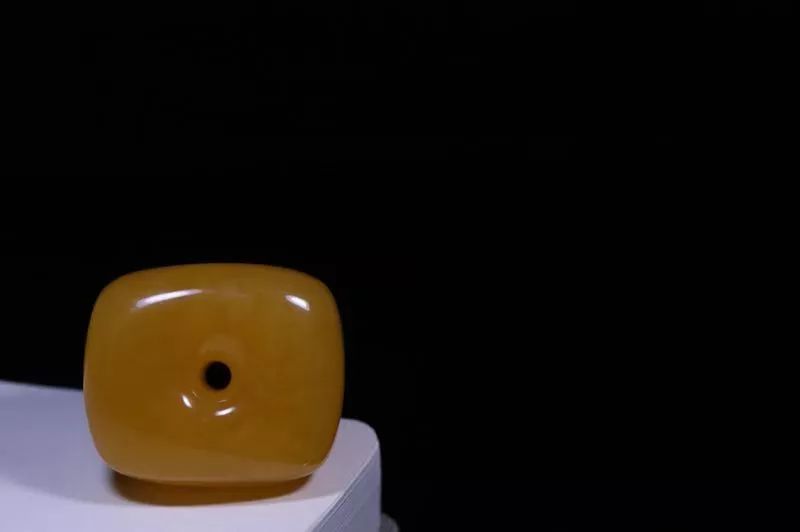 经常戴琥珀蜜蜡有什么好处,戴琥珀蜜蜡有什么好处和功效吗